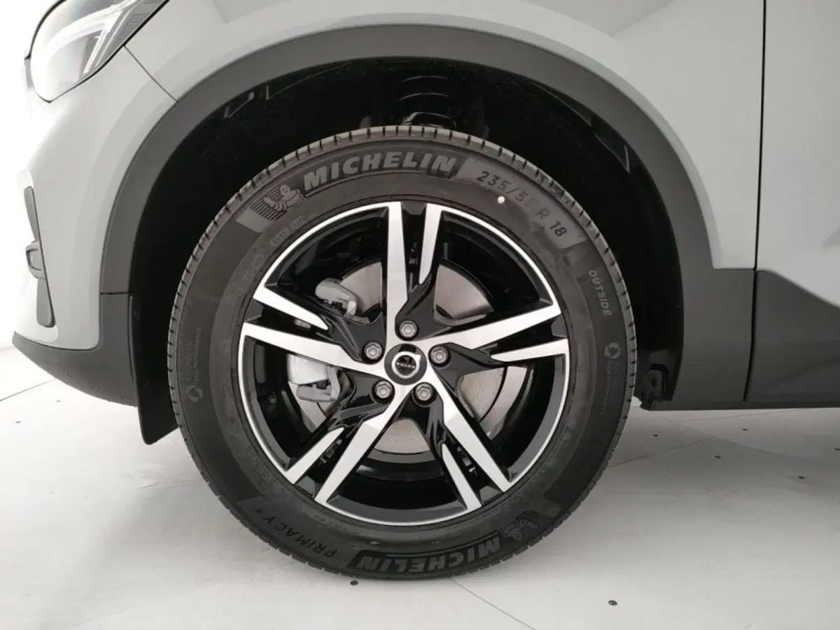 Volvo XC40 nuova a Como (9)