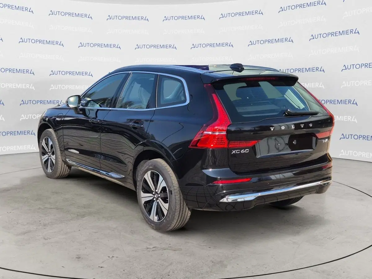Volvo XC60 nuova a Como (4)