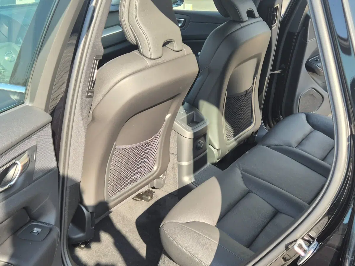 Volvo XC60 nuova a Como (7)