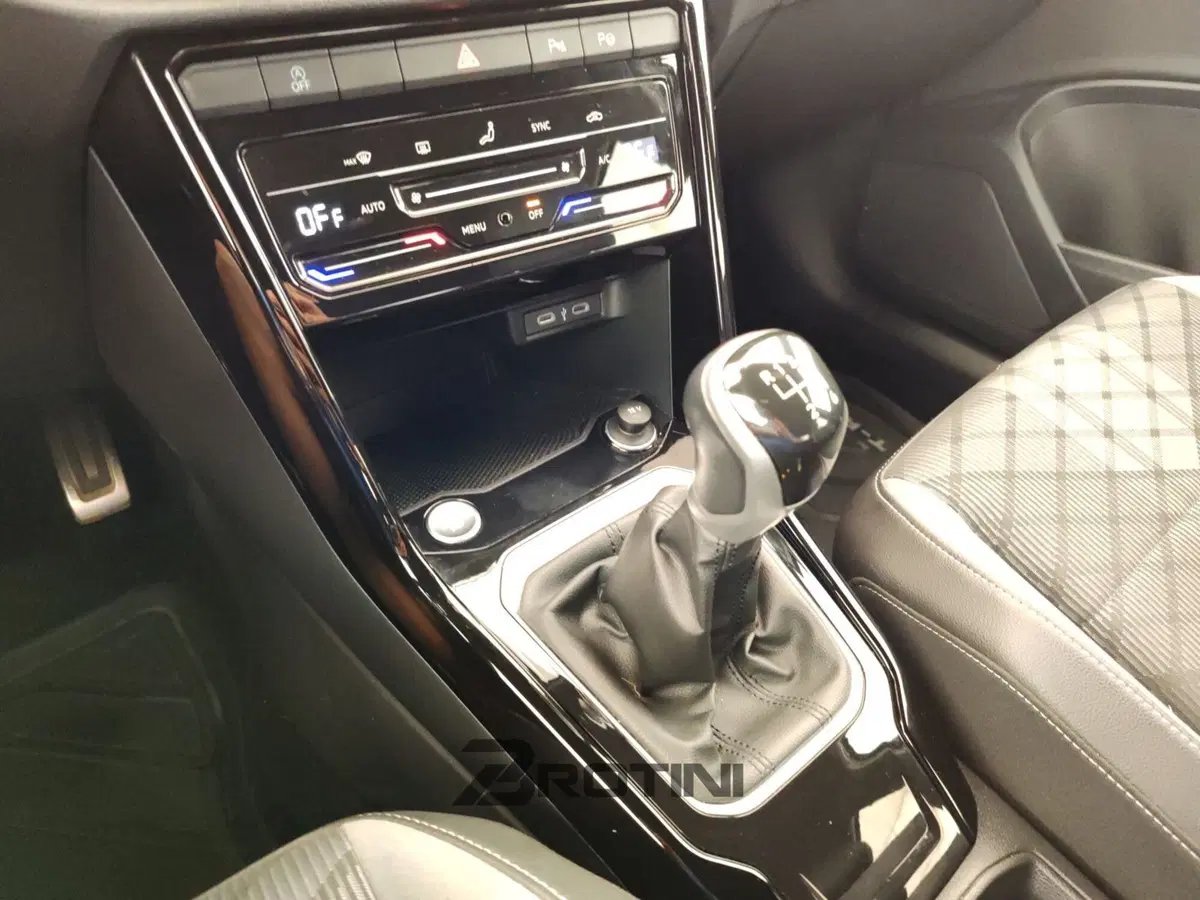 Volkswagen T-Roc usata a Massa-Carrara (14)