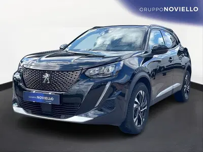 Peugeot 2008 1.2 puretech Allure s&s 100cv del 2023 usata a Salerno