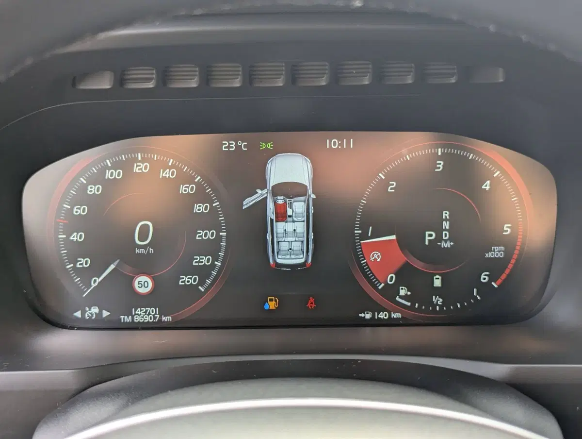 Volvo XC90 usata a Pescara (15)