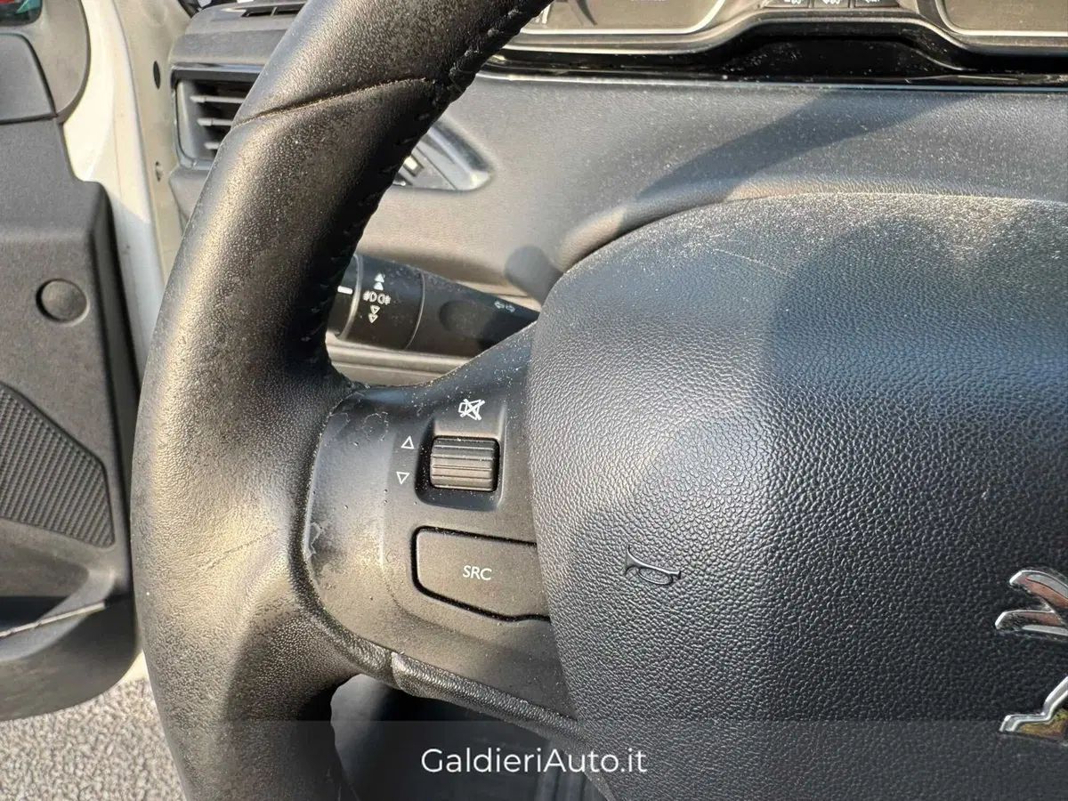 Peugeot 208 usata a Salerno (17)