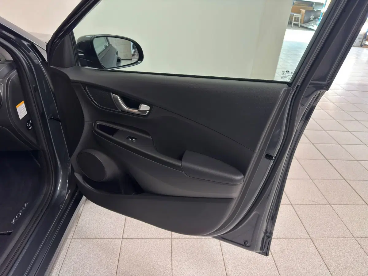 Hyundai Kona usata a Novara (10)