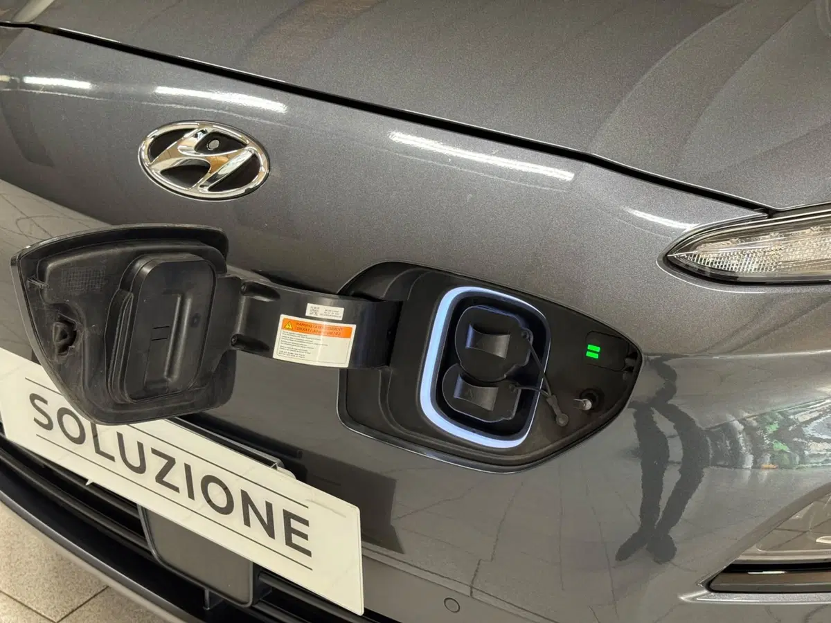 Hyundai Kona usata a Novara (12)