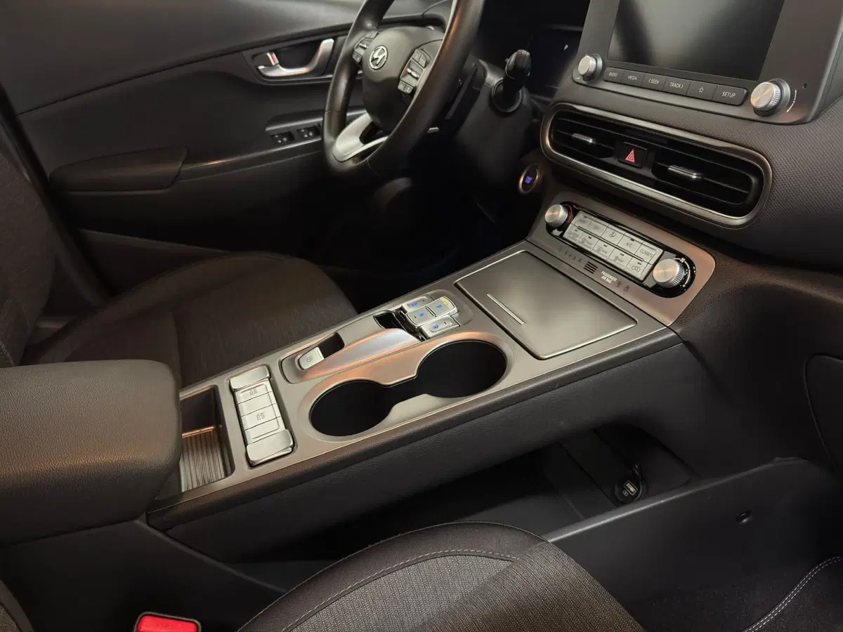 Hyundai Kona usata a Novara (13)