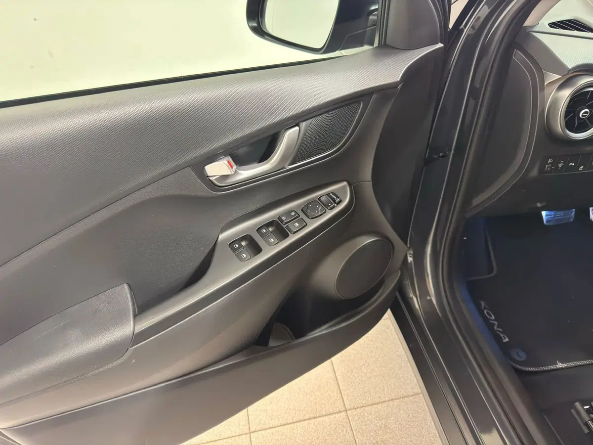 Hyundai Kona usata a Novara (16)
