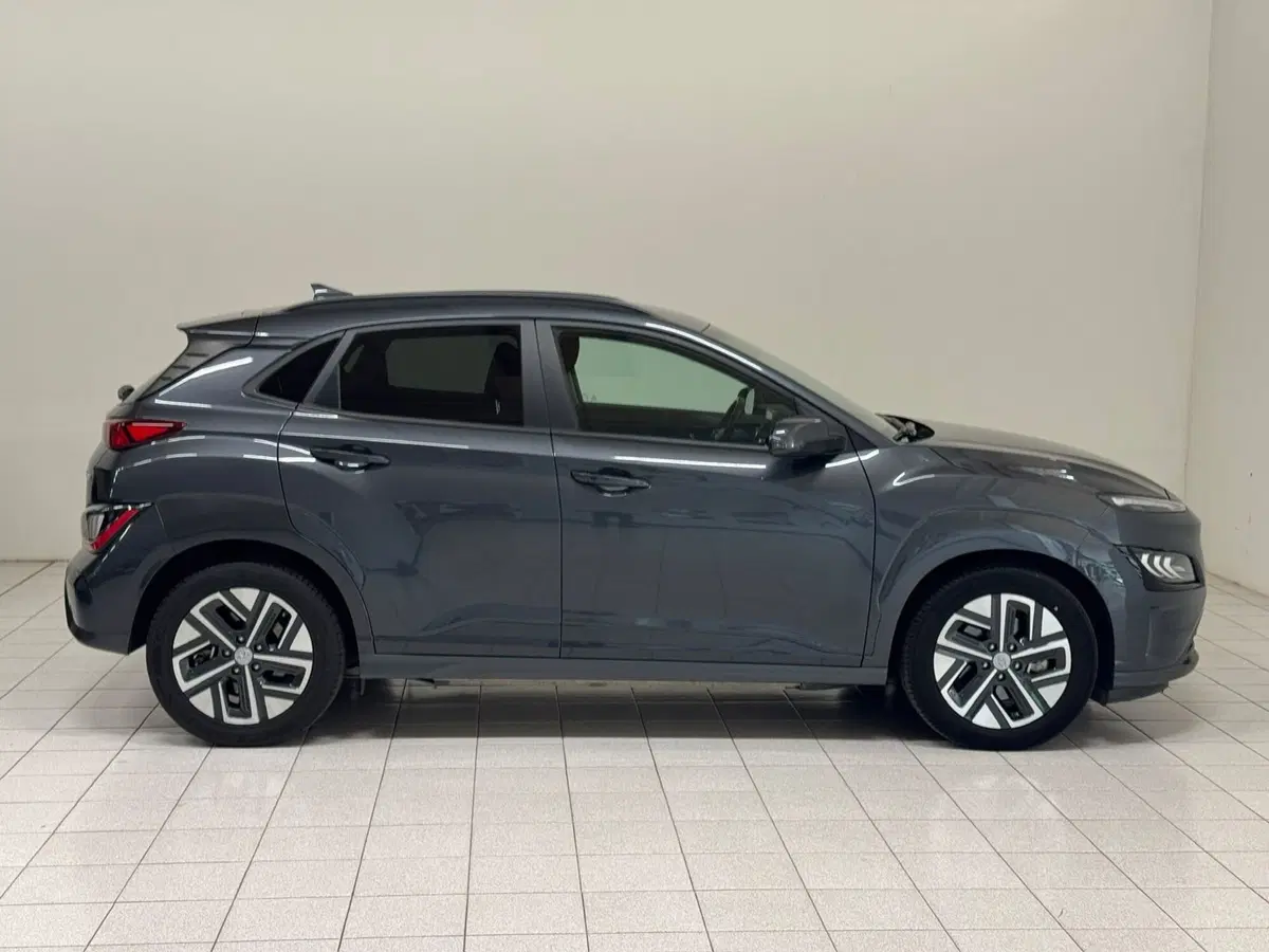 Hyundai Kona usata a Novara (6)