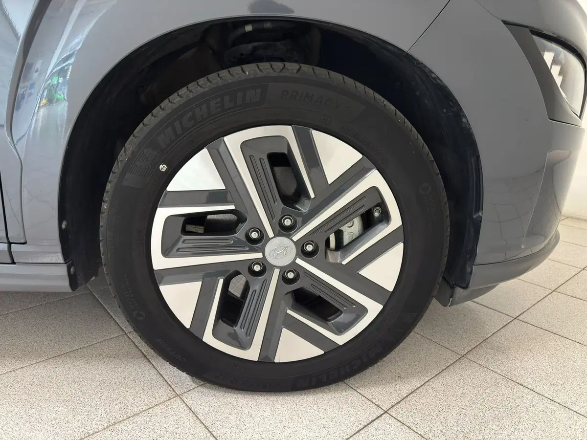 Hyundai Kona usata a Novara (9)