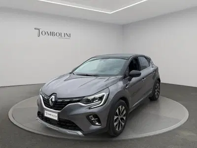 Renault Captur Full Hybrid E-Tech 145 CV Intens del 2023 usata a Civitanova Marche