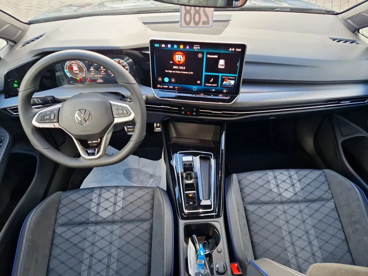 Volkswagen Golf nuova a Grosseto (10)