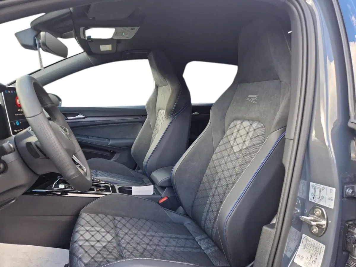 Volkswagen Golf nuova a Grosseto (11)