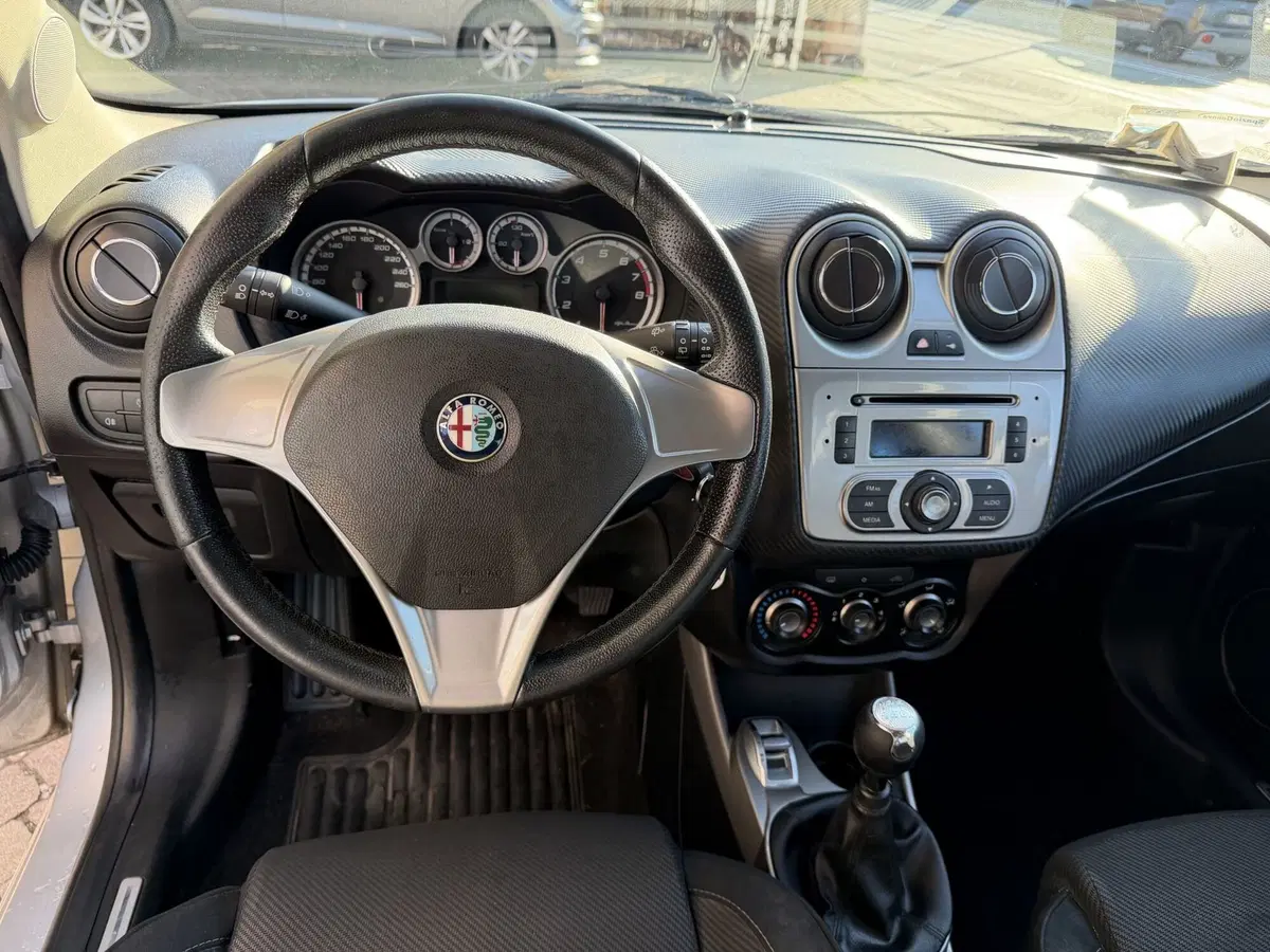 Alfa Romeo MiTo usata a Genova (11)