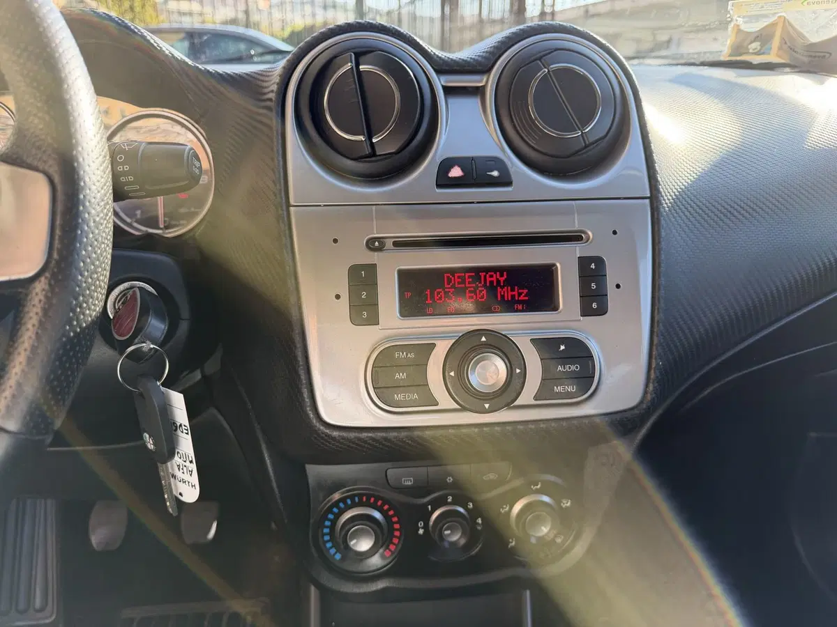 Alfa Romeo MiTo usata a Genova (13)