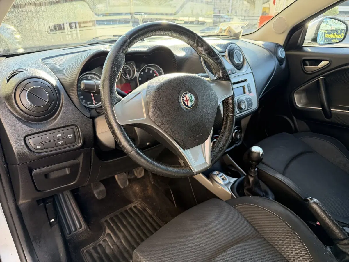 Alfa Romeo MiTo usata a Genova (8)