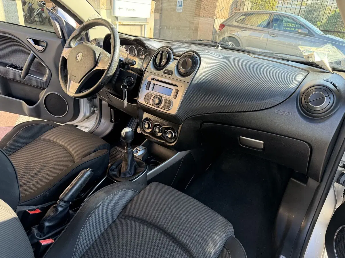 Alfa Romeo MiTo usata a Genova (9)