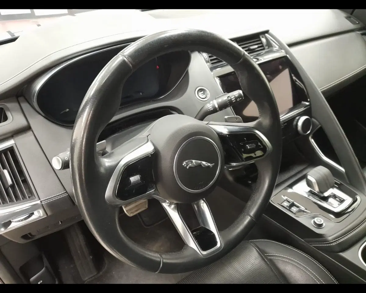 Jaguar E-Pace usata a Alessandria (7)