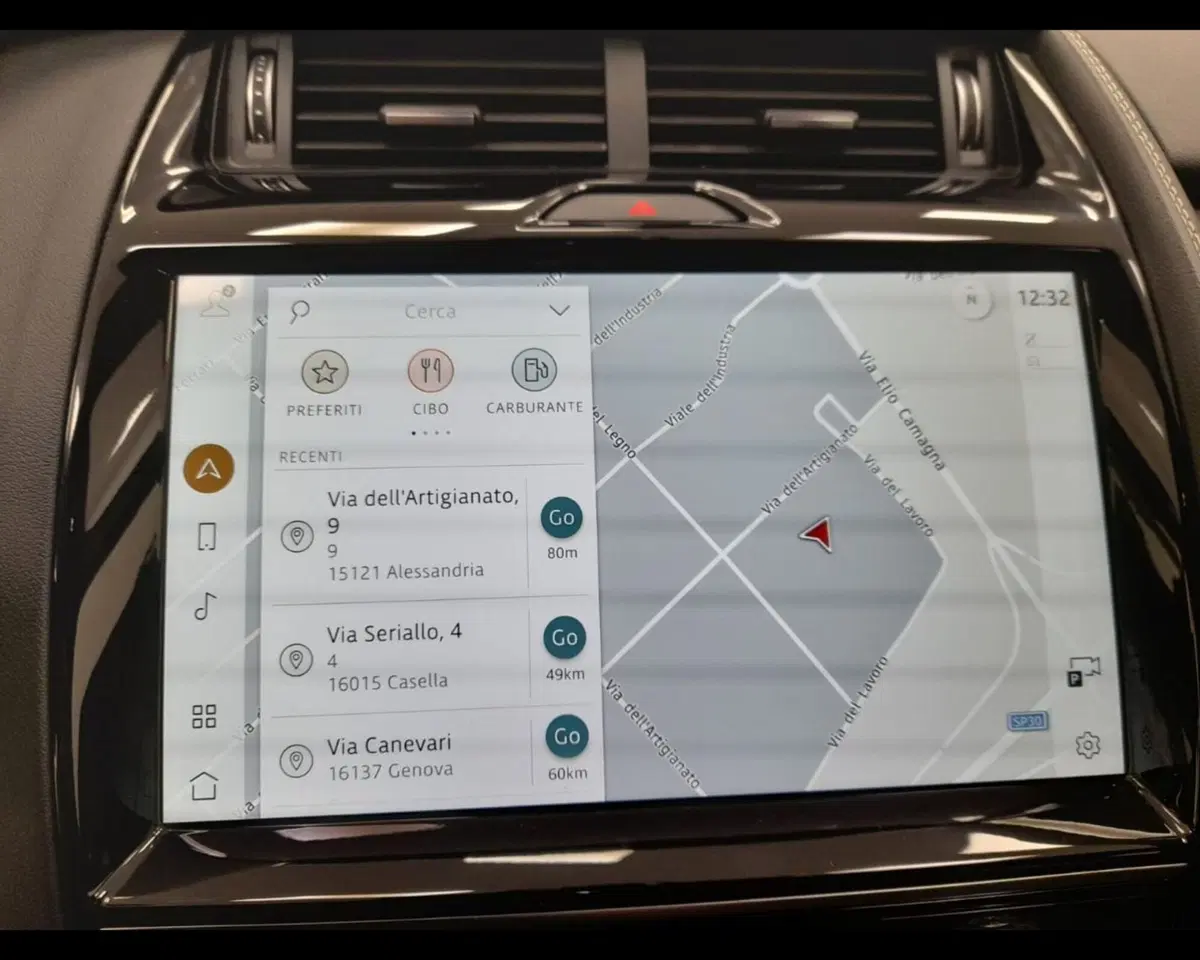 Jaguar E-Pace usata a Alessandria (9)