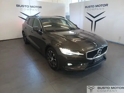Volvo V60 B4 Geartronic Momentum Business Pro del 2022 usata a Olgiate Olona