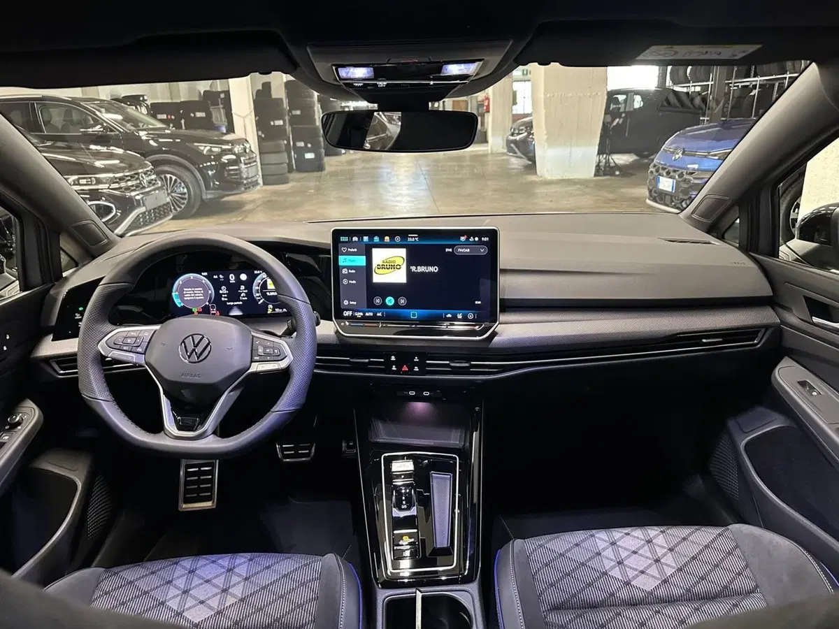 Volkswagen Golf nuova a Lecco (7)