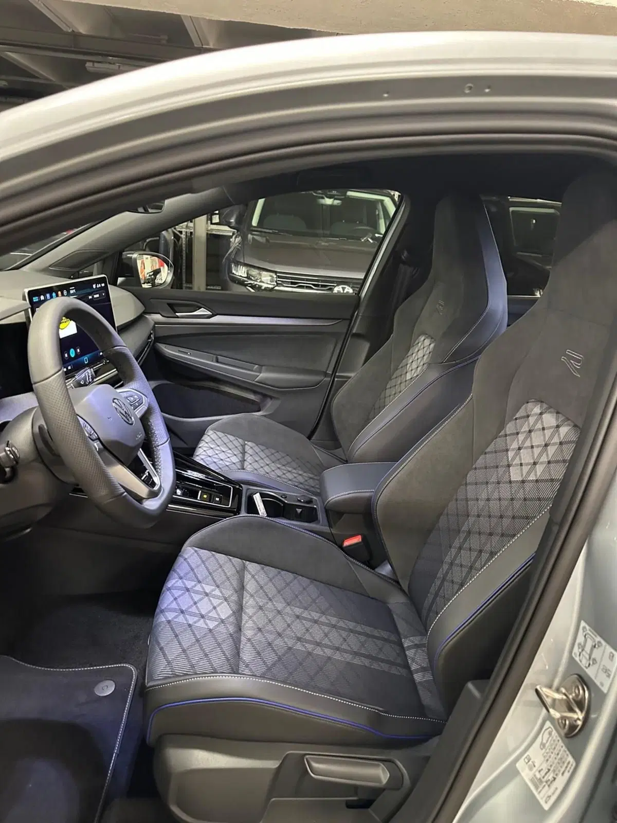 Volkswagen Golf nuova a Lecco (8)