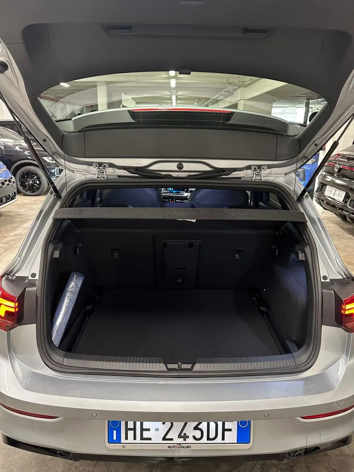 Volkswagen Golf nuova a Lecco (9)