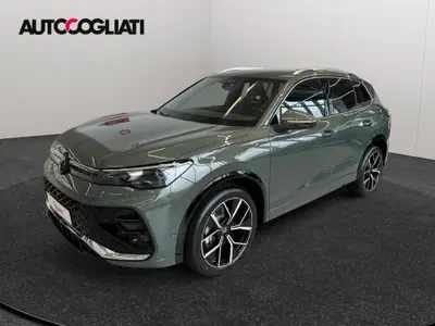 Volkswagen Tiguan Allspace 2.0 tdi R-Line 150cv dsg nuova a Merate