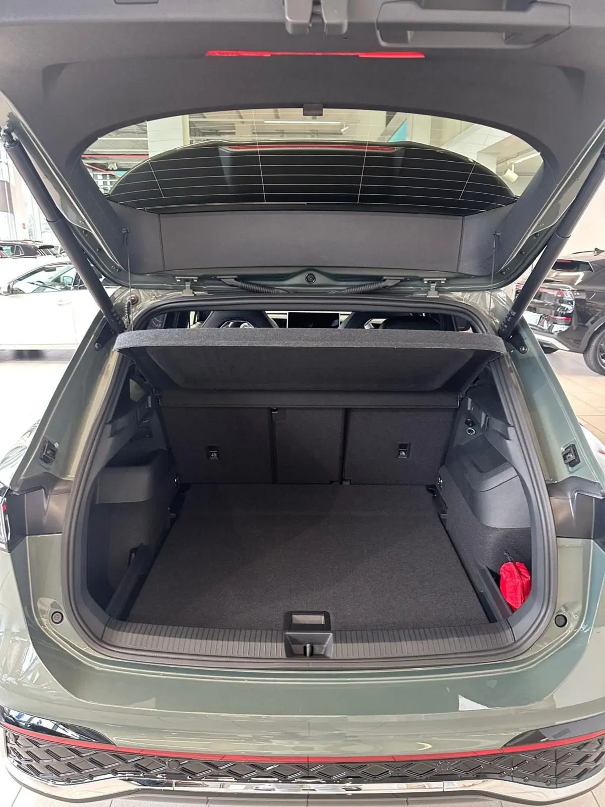 Volkswagen Tiguan nuova a Lecco (10)
