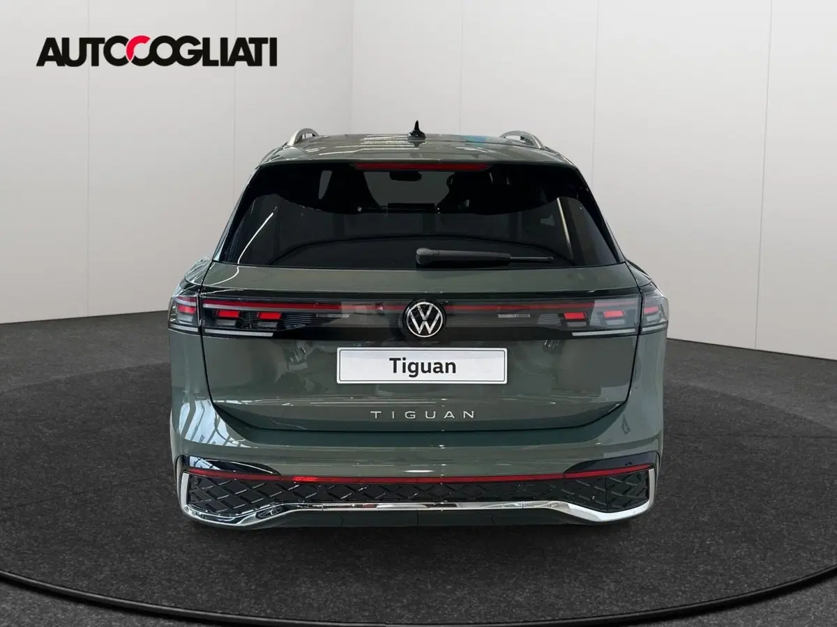 Volkswagen Tiguan nuova a Lecco (4)