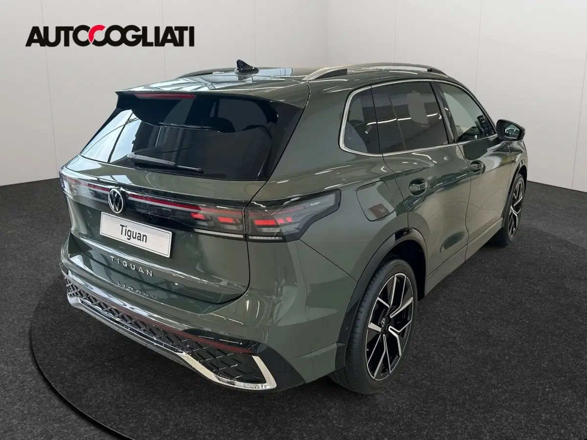 Volkswagen Tiguan nuova a Lecco (6)