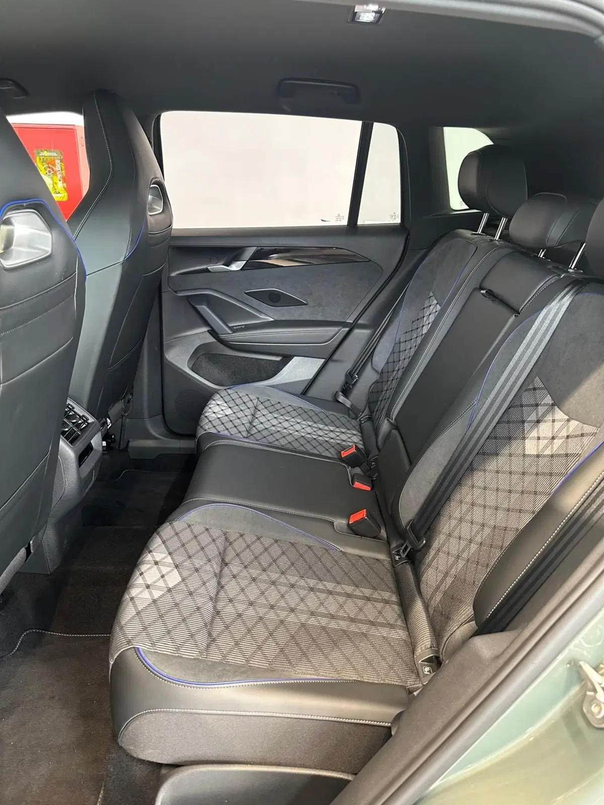 Volkswagen Tiguan nuova a Lecco (8)