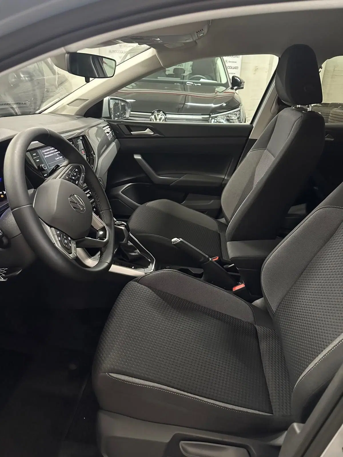 Volkswagen Polo nuova a Lecco (9)