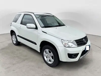 Suzuki Grand Vitara 1.9 DDiS 3 porte Offroad del 2014 usata a Recanati