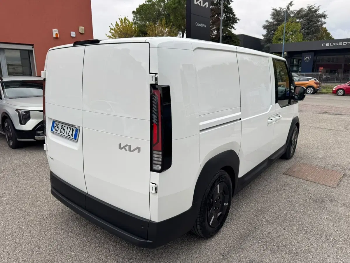 Kia PV5 Furgone usata a Bologna (7)
