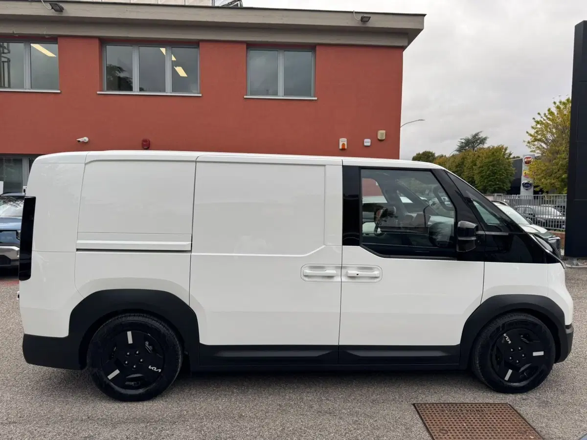 Kia PV5 Furgone usata a Bologna (8)