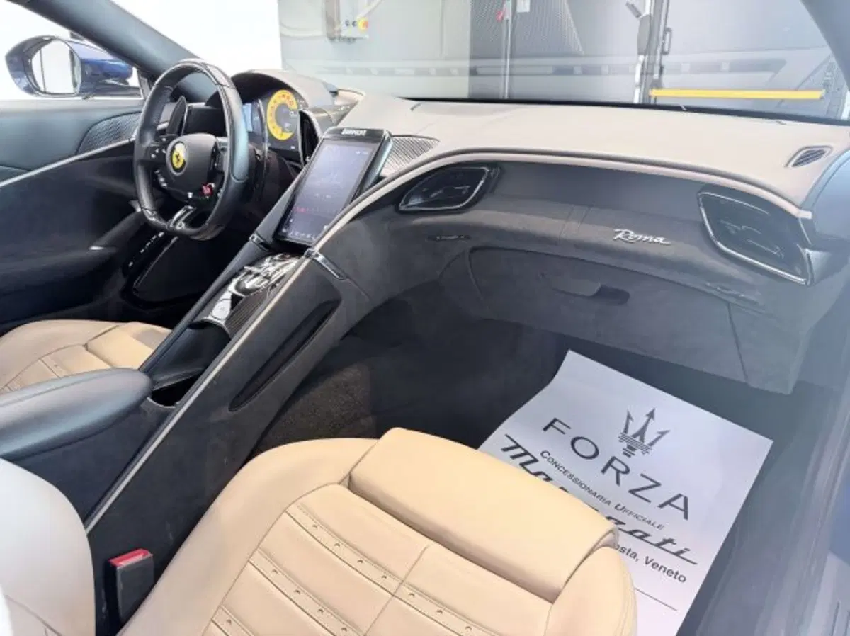 Ferrari Roma Spider usata a Torino (10)