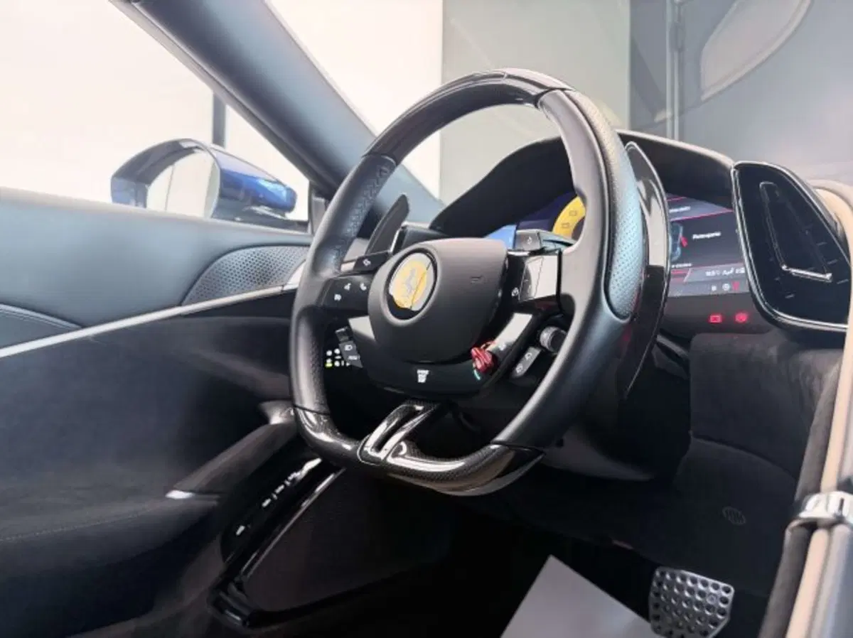 Ferrari Roma Spider usata a Torino (11)