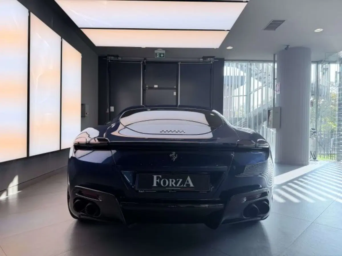 Ferrari Roma Spider usata a Torino (12)