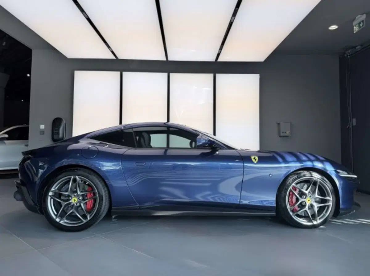 Ferrari Roma Spider usata a Torino (13)