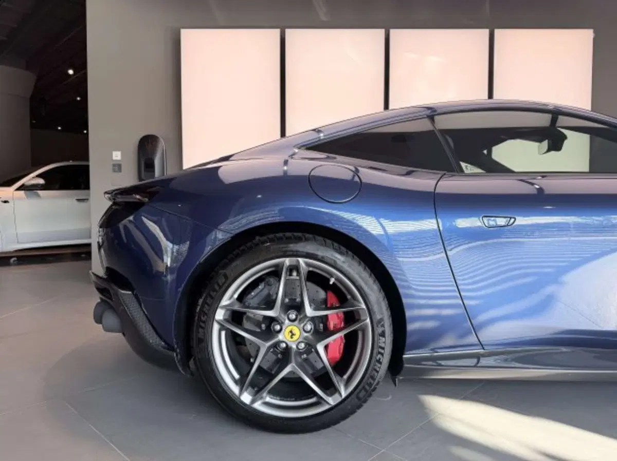 Ferrari Roma Spider usata a Torino (14)