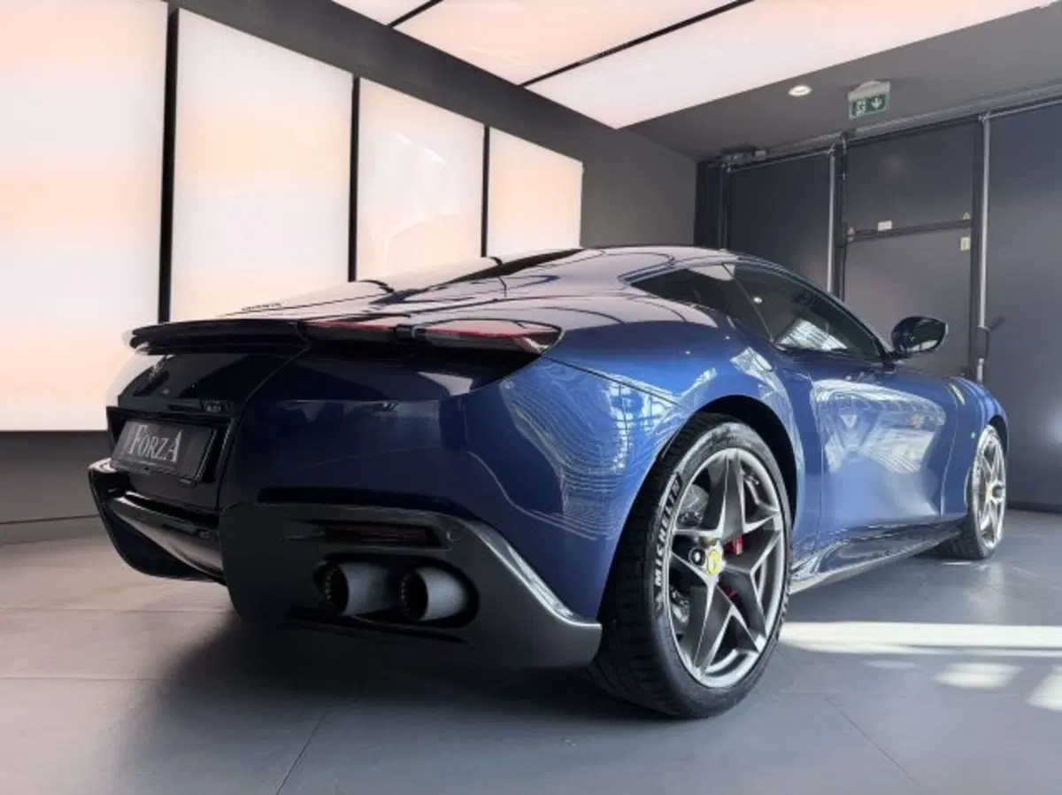 Ferrari Roma Spider usata a Torino (15)
