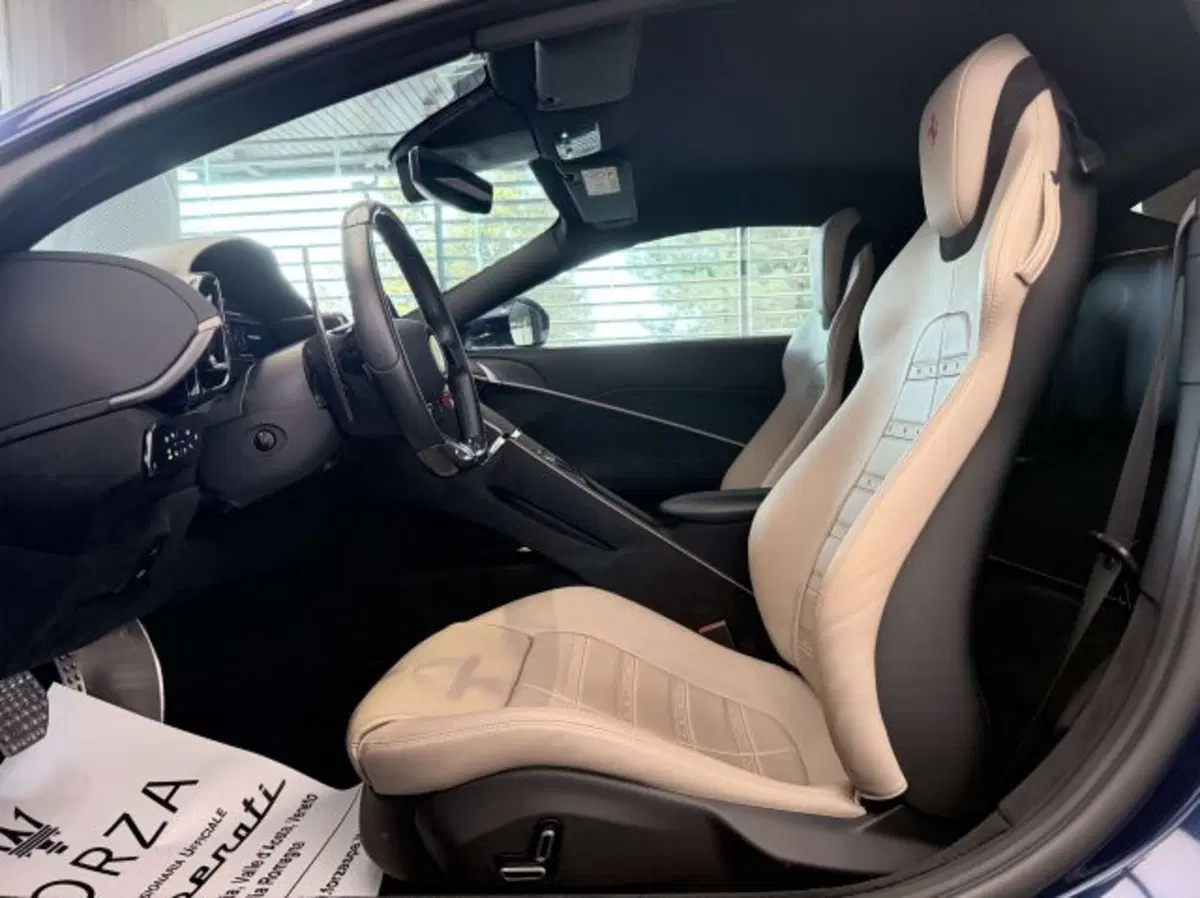 Ferrari Roma Spider usata a Torino (7)