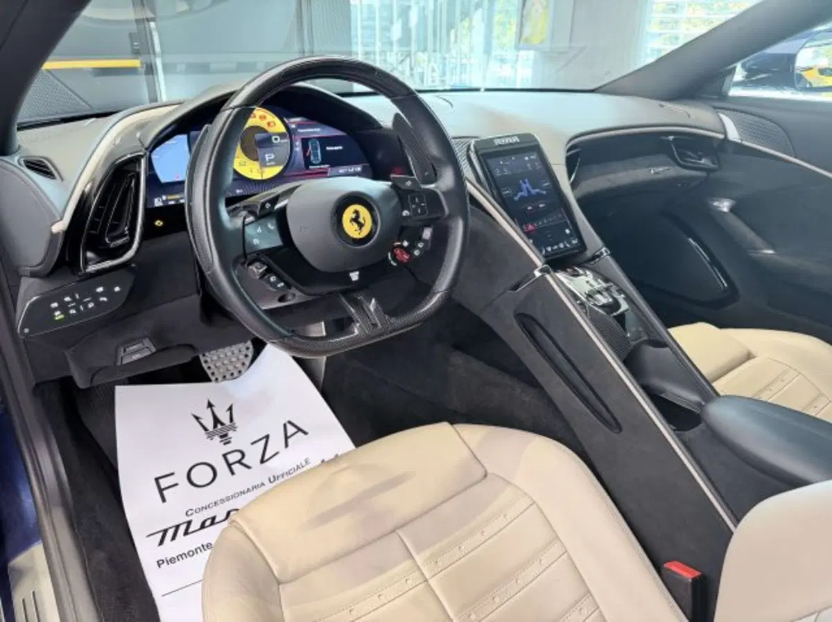 Ferrari Roma Spider usata a Torino (8)