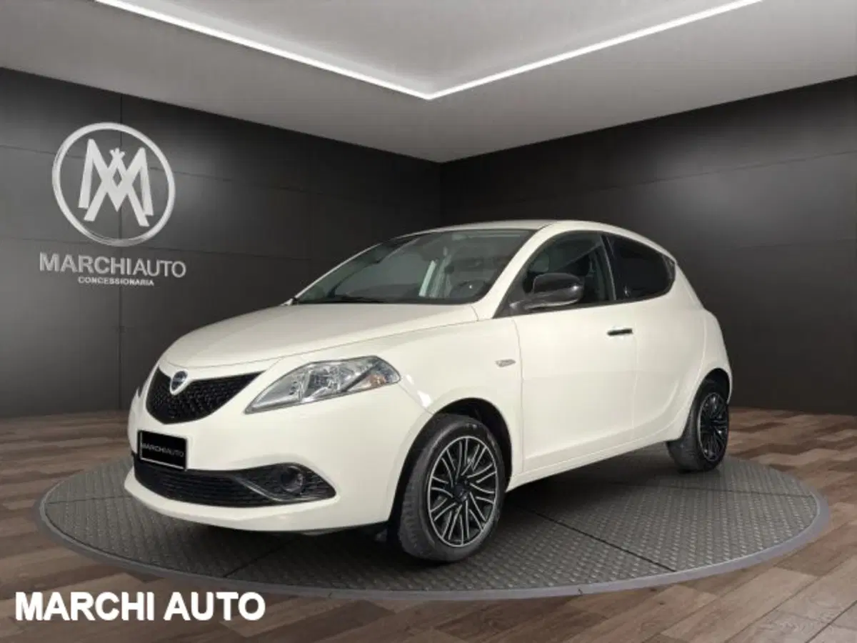 Lancia Ypsilon usata a Perugia