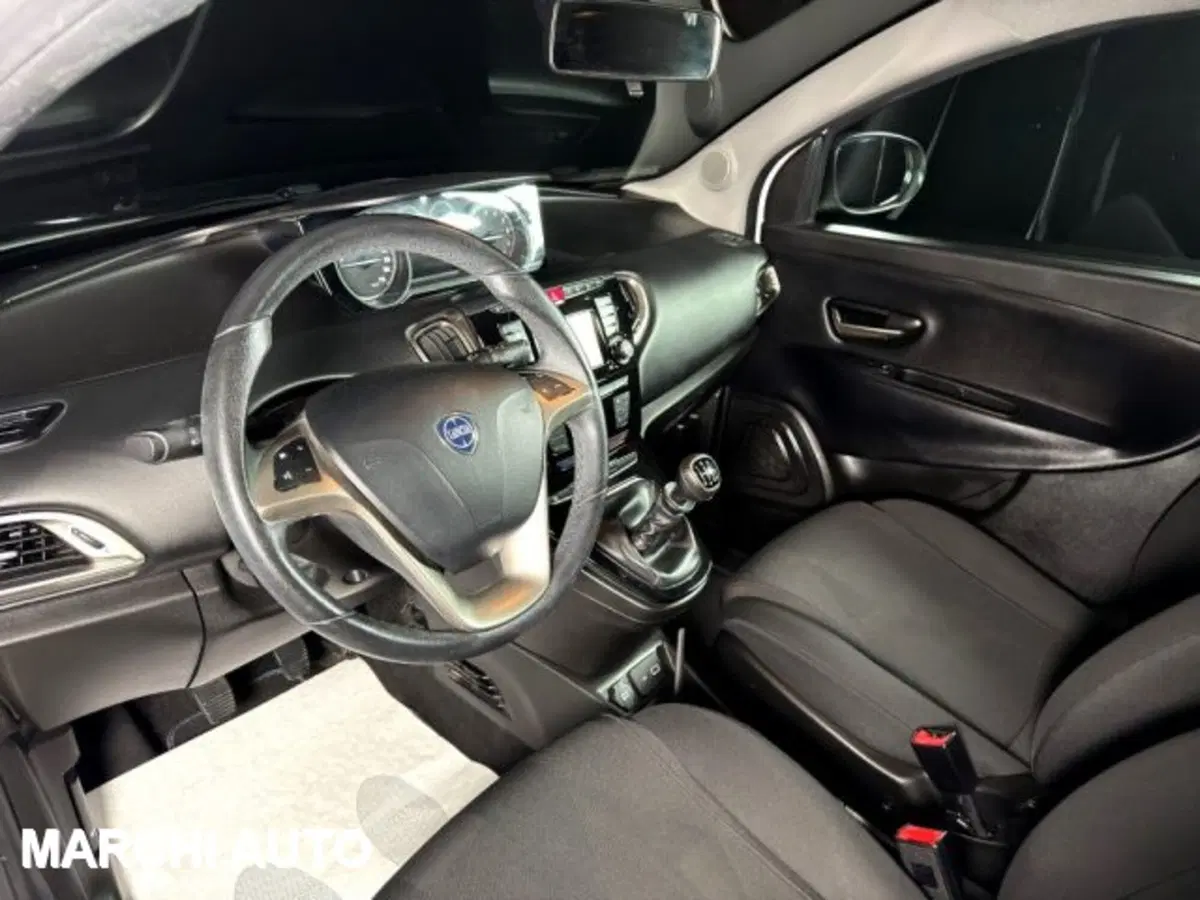 Lancia Ypsilon usata a Perugia (10)