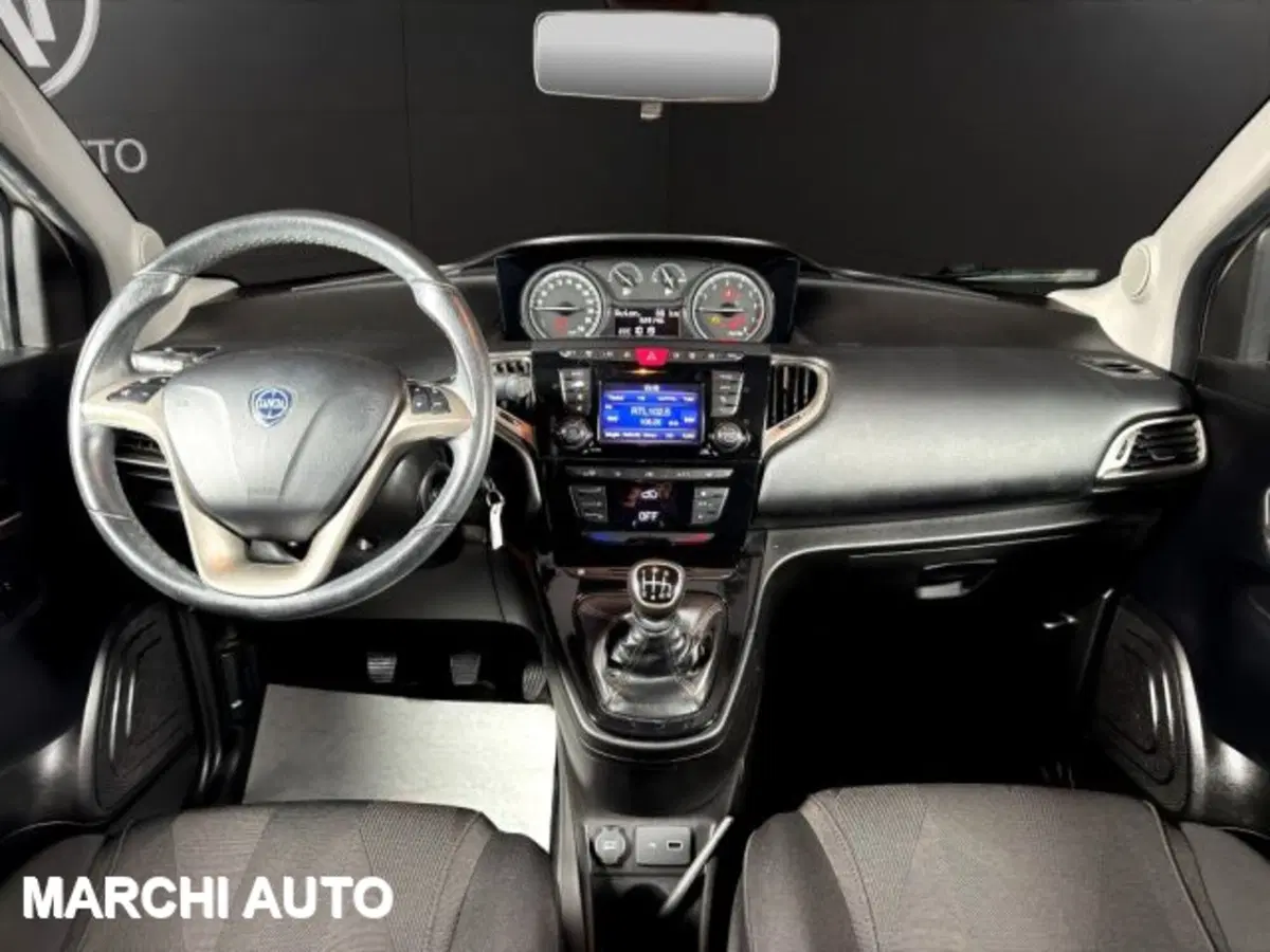 Lancia Ypsilon usata a Perugia (13)