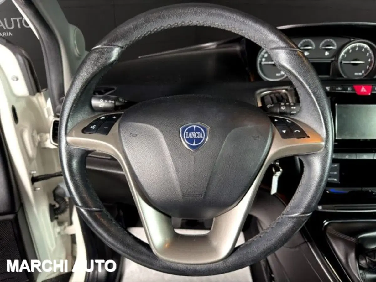 Lancia Ypsilon usata a Perugia (14)