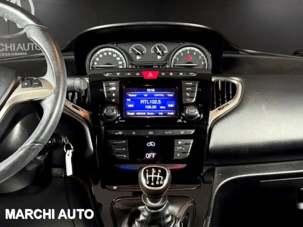 Lancia Ypsilon usata a Perugia (16)