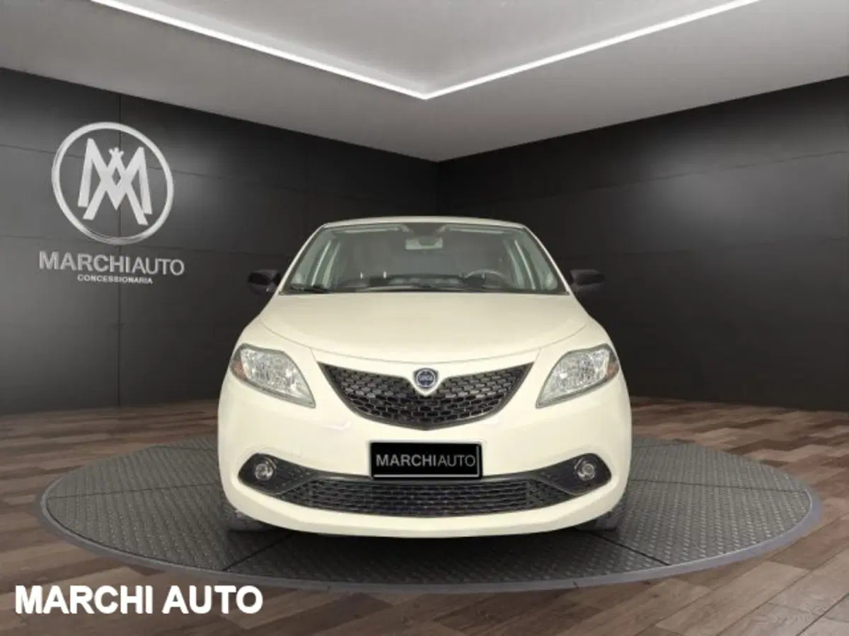 Lancia Ypsilon usata a Perugia (2)
