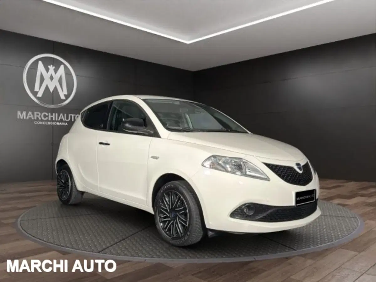 Lancia Ypsilon usata a Perugia (3)